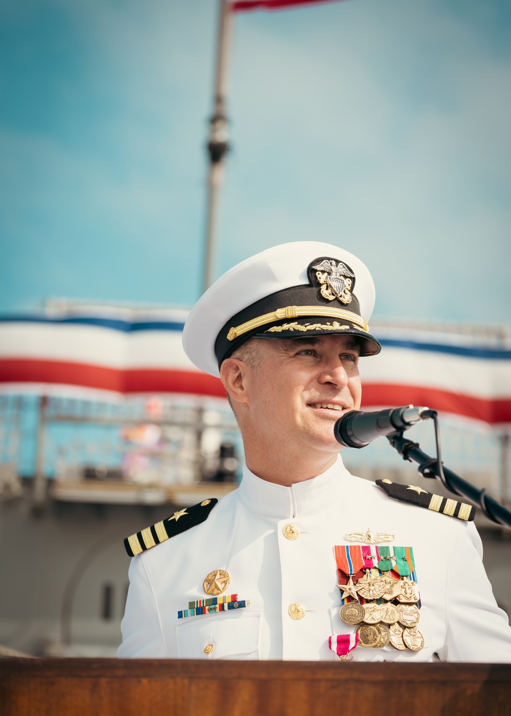 USS INDIANAPOLIS (LCS 17) HOLDS CHANGE OF COMMAND CEREMONY