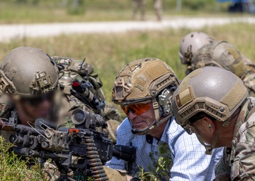 ASW (SOLIC) Visits 7th Special Forces Group (Airborne)