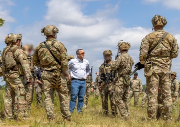 ASW (SOLIC) Visits 7th Special Forces Group (Airborne)