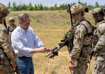 ASW (SOLIC) Visits 7th Special Forces Group (Airborne)