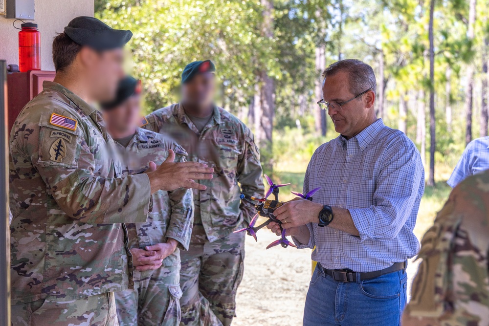 ASW (SOLIC) Visits 7th Special Forces Group (Airborne)