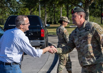 ASW (SOLIC) Visits 7th Special Forces Group (Airborne)