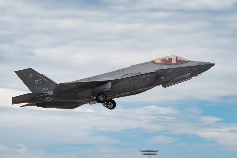 Nellis take offs and landings Aug 26, 2025