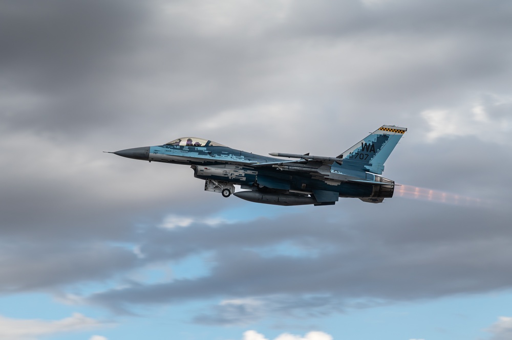 Nellis take offs and landings Sep 4, 2025
