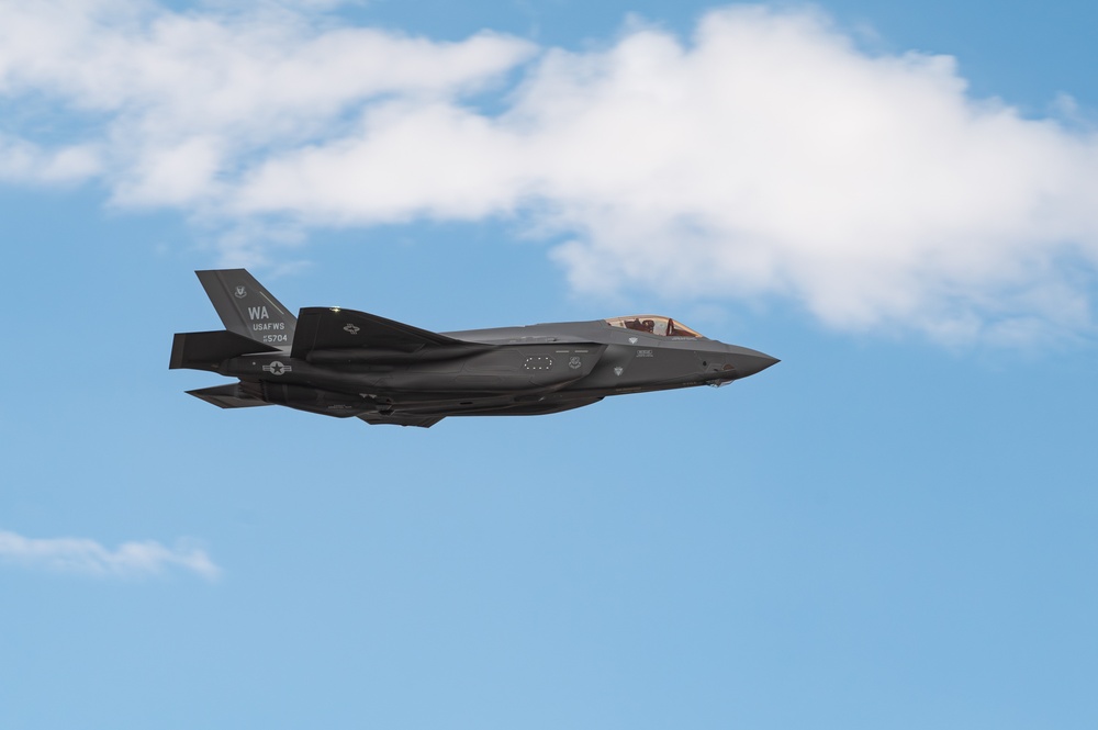 Nellis take offs and landings Sep 4, 2025