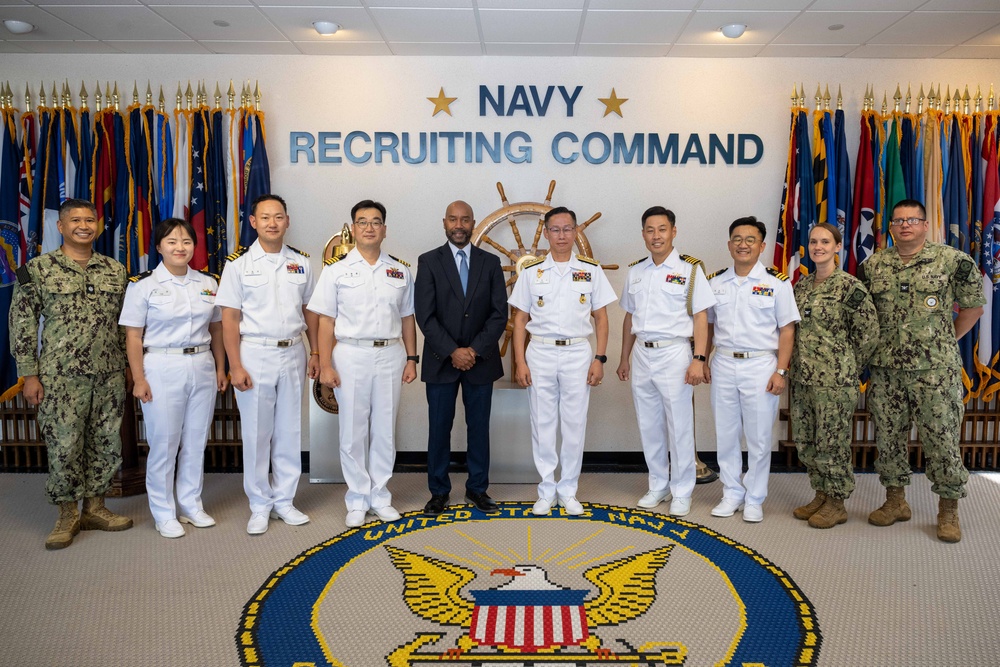 Members of ROK visit CNRC