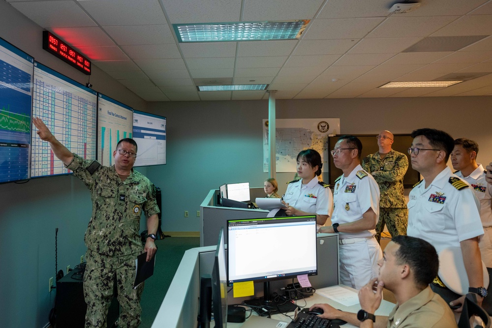 Members of ROK visit CNRC
