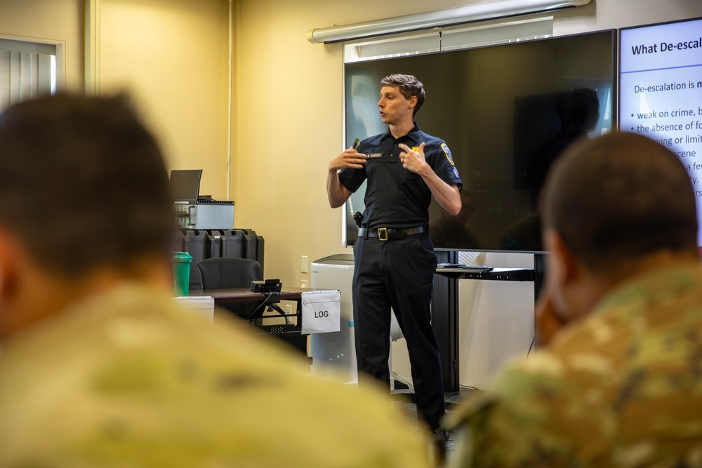MPD Teaches De-Escalation Techniques for Service Members Supporting the D.C. Safe and Beautiful Mission