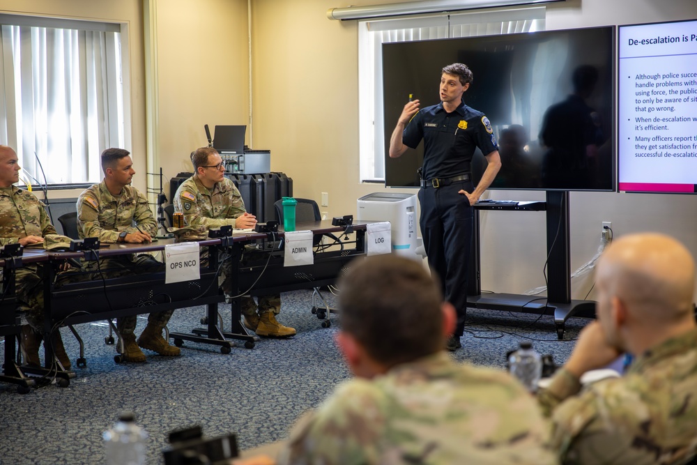 MPD Teaches De-Escalation Techniques for Service Members Supporting the D.C. Safe and Beautiful Mission