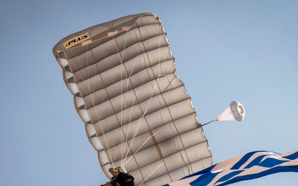 US paratroopers and partner nations jump of Giza Pyramids