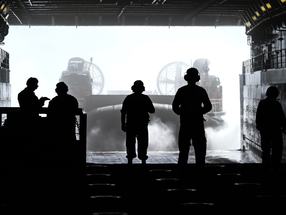 LCU AND LCAC OPS!