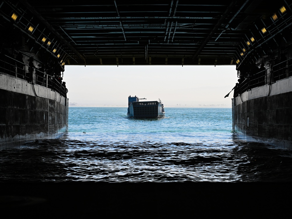 LCU AND LCAC OPS!