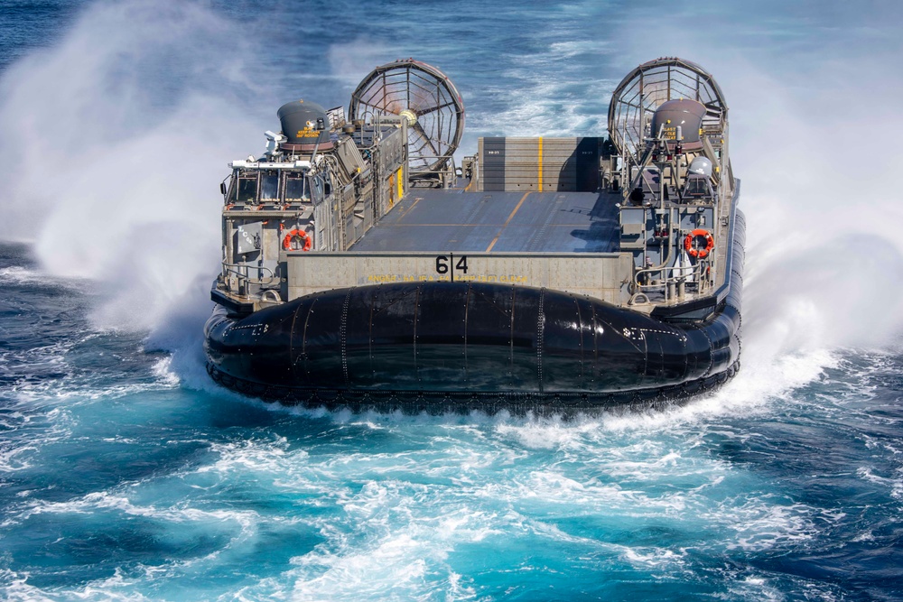 Landing Craft, Air Cushion 64 enters USS Makin Island (LHD 8)