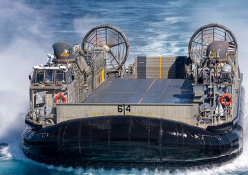 Landing Craft, Air Cushion 64 enters USS Makin Island (LHD 8)