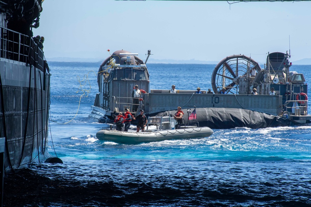 USS John P Murtha conducts emergency towing exercise