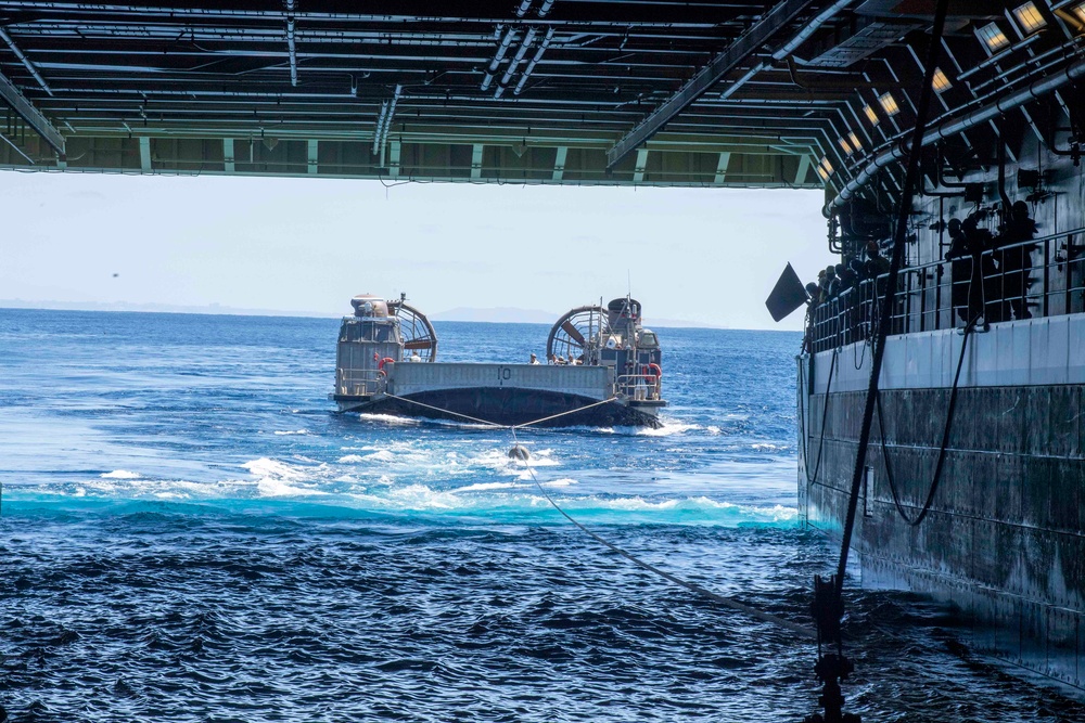 USS John P Murtha conducts emergency towing exercise