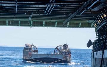 USS John P Murtha conducts emergency towing exercise