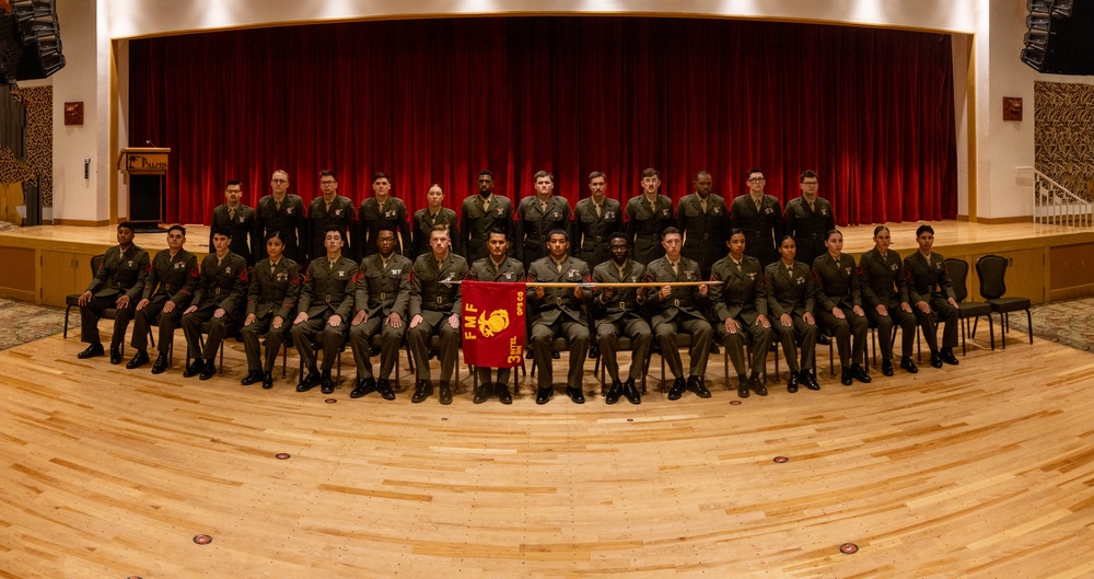 3d Intelligence Battalion Marines pose for group photos