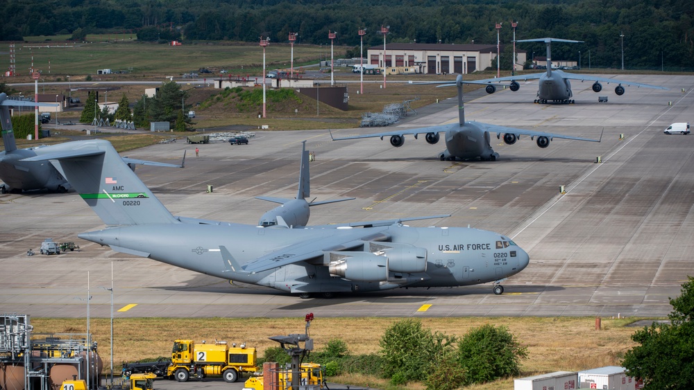 C-130J, C-17 aircraft execute rapid rotations