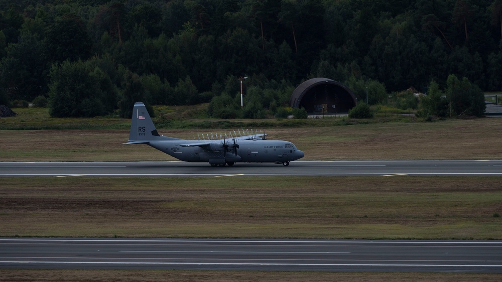 C-130J, C-17 aircraft execute rapid rotations