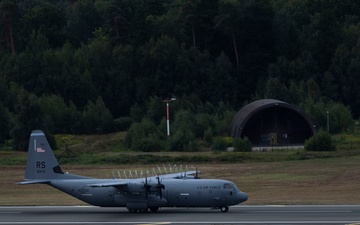 C-130J, C-17 aircraft execute rapid rotations