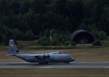 C-130J, C-17 aircraft execute rapid rotations
