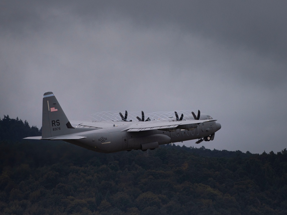 C-130J, C-17 aircraft execute rapid rotations