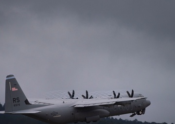 C-130J, C-17 aircraft execute rapid rotations