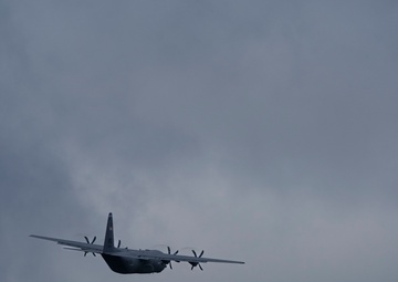 C-130J, C-17 aircraft execute rapid rotations