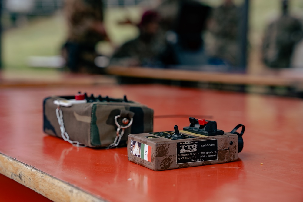 SETAF-AF, 173rd Airborne, Italian allies conduct spectrum analysis training