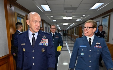 CSAF Allvin meets Canadian Lt. Gen. Speiser-Blanchet