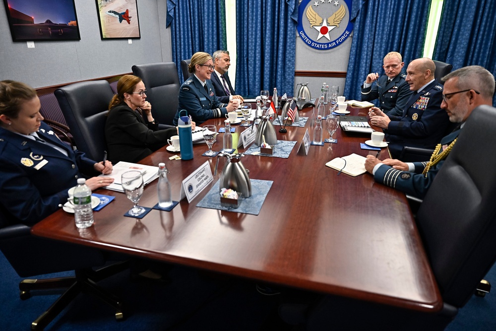 CSAF Allvin meets Canadian Lt. Gen. Speiser-Blanchet