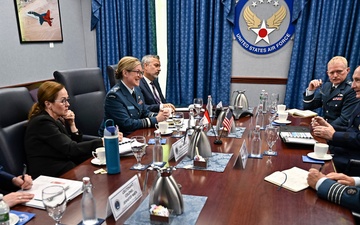CSAF Allvin meets Canadian Lt. Gen. Speiser-Blanchet
