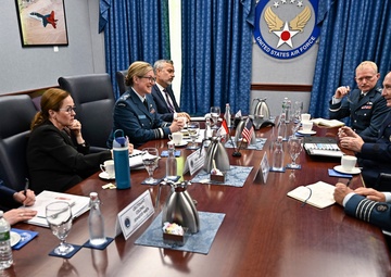 CSAF Allvin meets Canadian Lt. Gen. Speiser-Blanchet