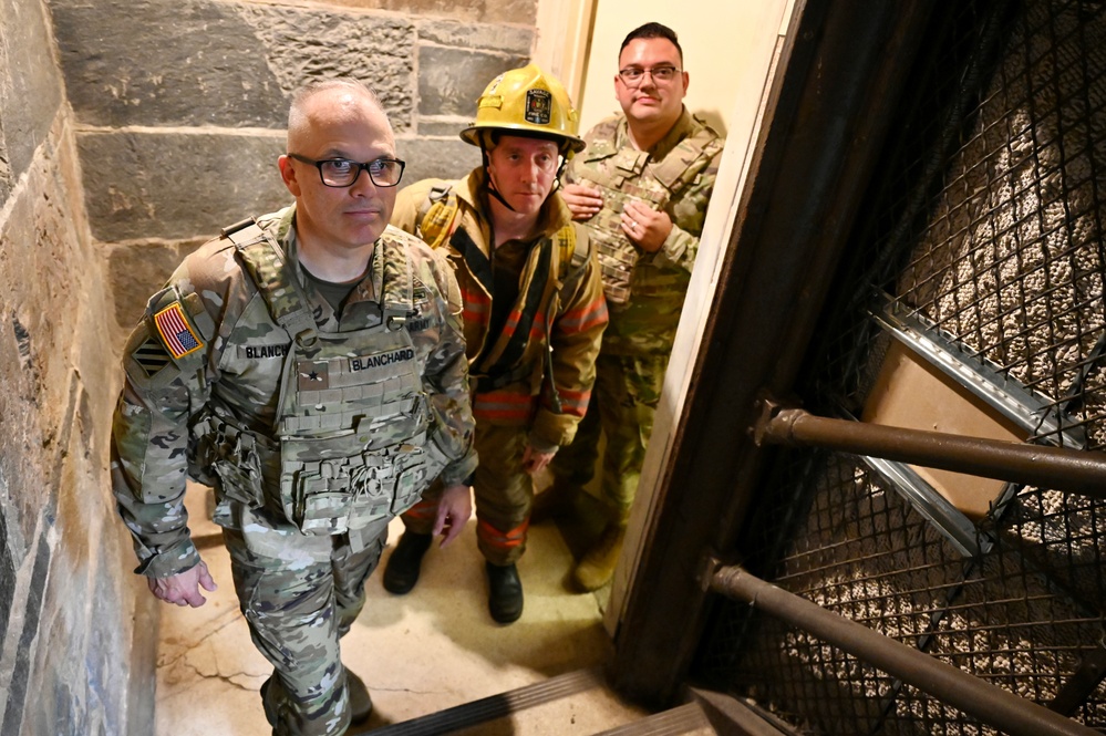 D.C. National Guardsmen join U.S. Park Police for 9/11 memorial stair climb at Washington Monument