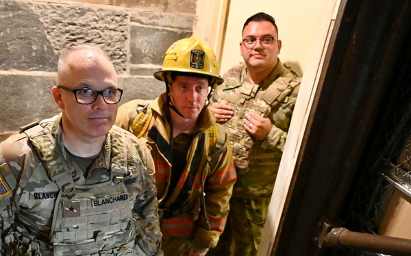 D.C. National Guardsmen join U.S. Park Police for 9/11 memorial stair climb at Washington Monument