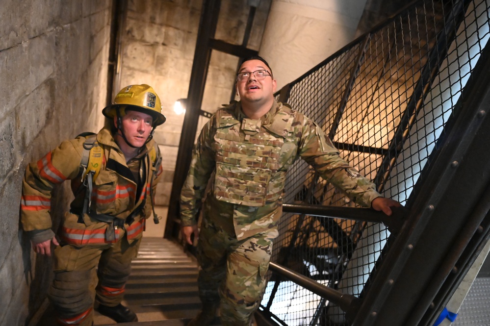 D.C. National Guardsmen join U.S. Park Police for 9/11 memorial stair climb at Washington Monument