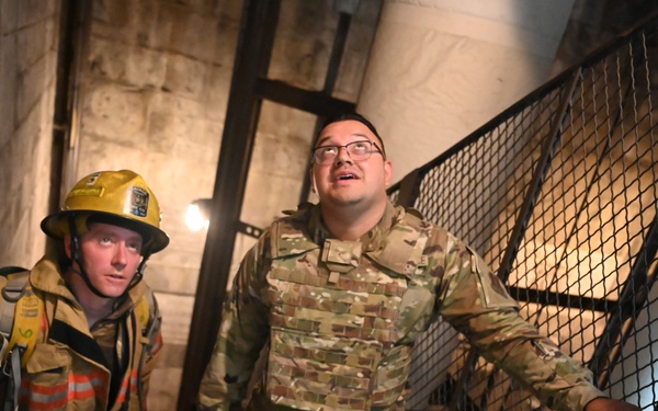 D.C. National Guardsmen join U.S. Park Police for 9/11 memorial stair climb at Washington Monument