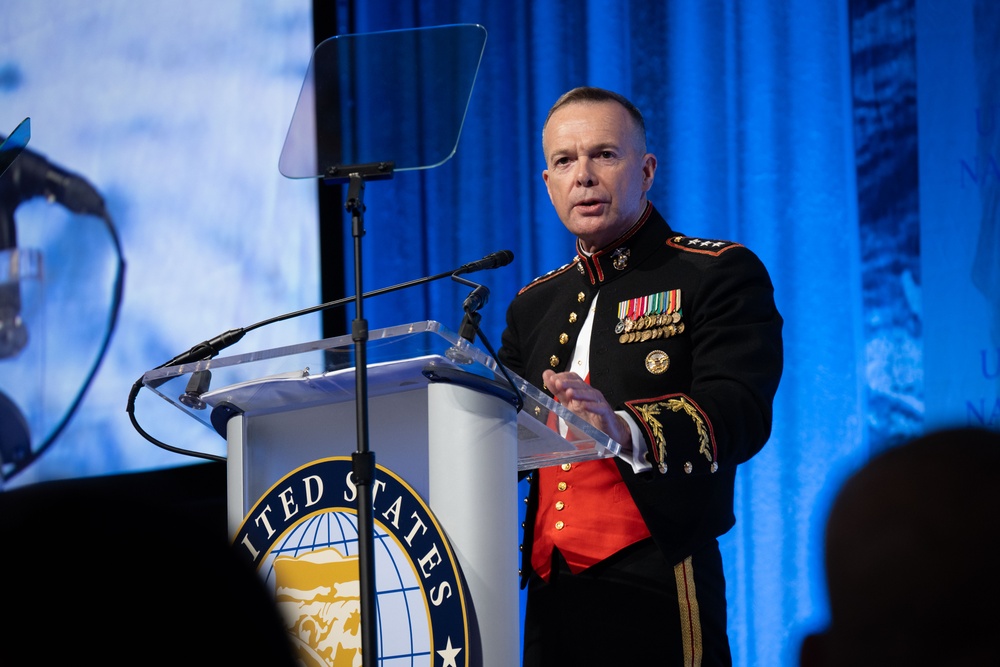 Honored Guests Speak at the Lone Sailor Awards Dinner