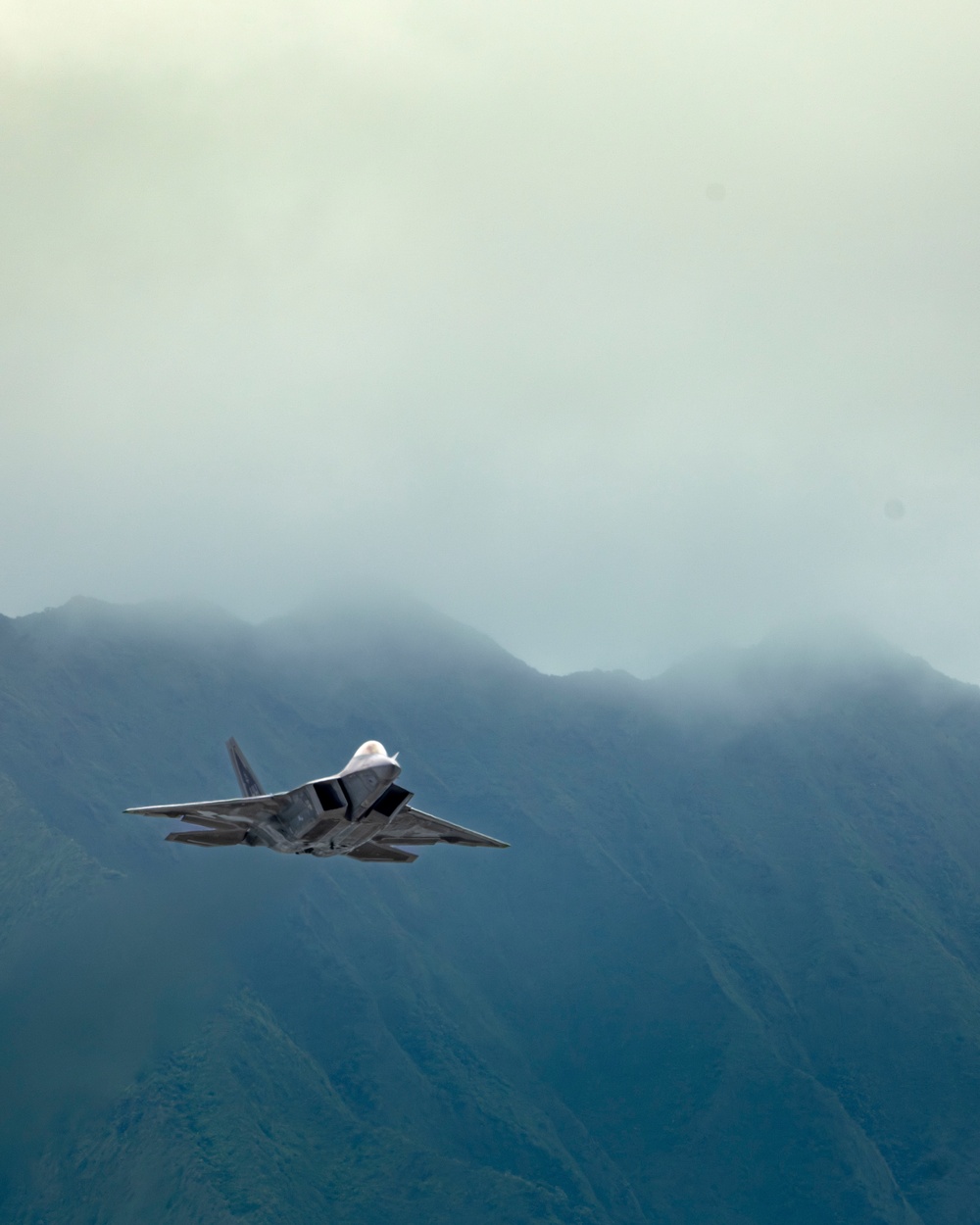 Precision, Power, and Community: F-22 Raptor Demonstration at Kaneohe Bay, Hawaii