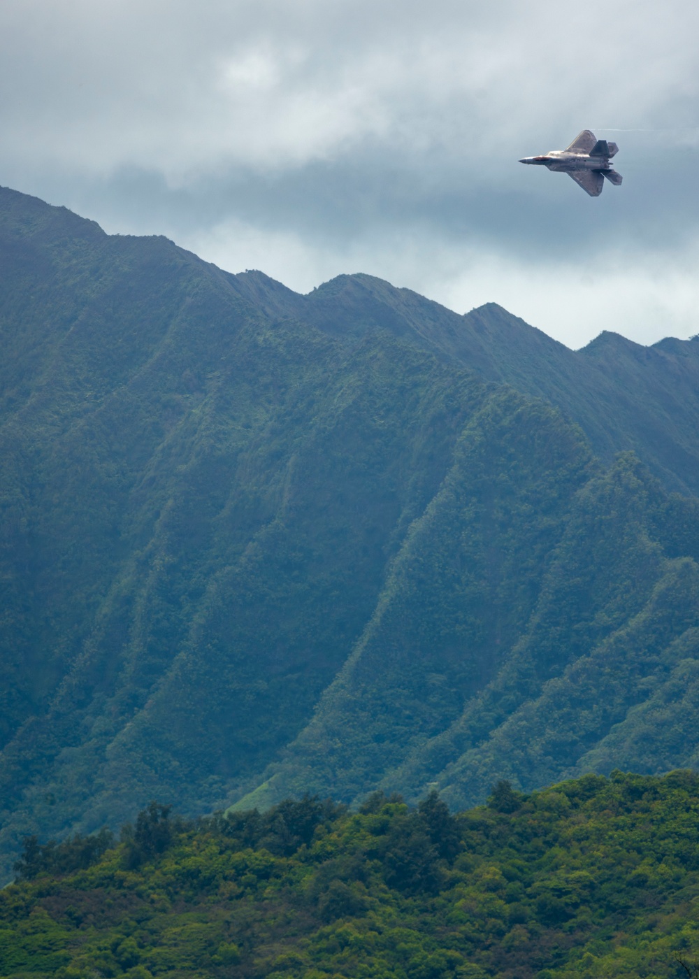 Precision, Power, and Community: F-22 Raptor Demonstration at Kaneohe Bay, Hawaii