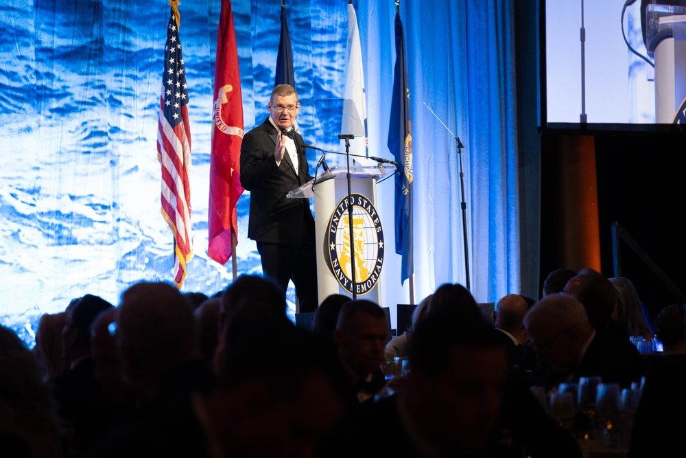 Honored Guests Speak at the Lone Sailor Awards Dinner