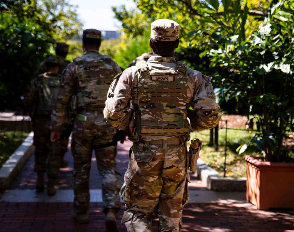 U.S. Soldiers with the 112th Military Police Battalion, Mississippi National Guard, Conduct a Presence Patrol at the National Mall