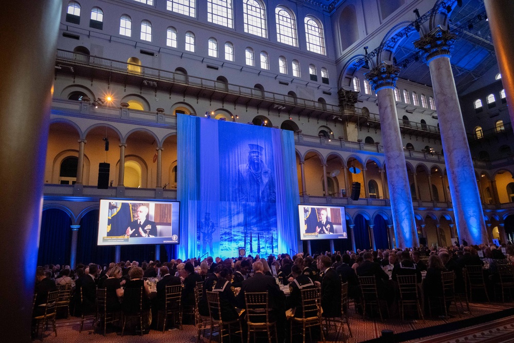 Honored Guests Attend the Lone Sailor Awards Dinner