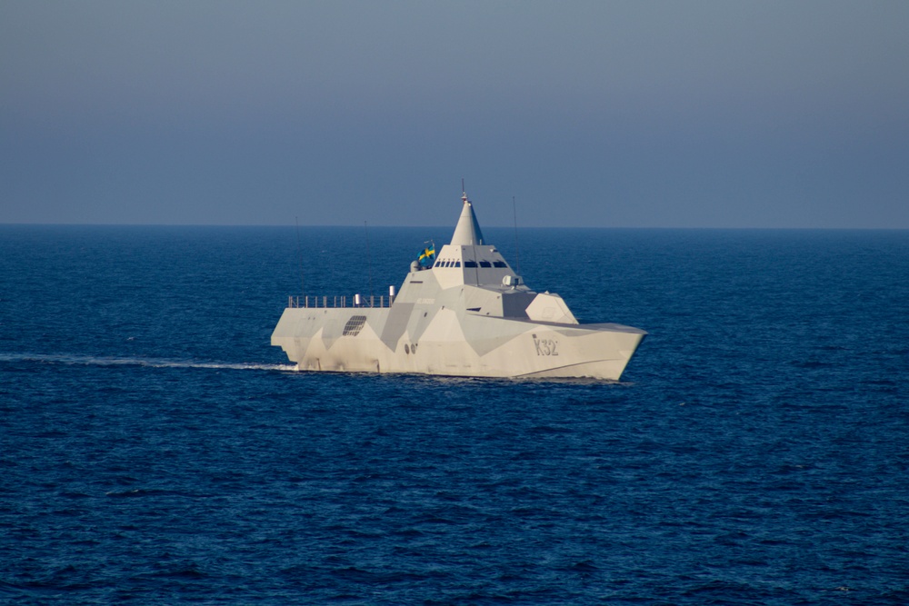 HSwMS Helsingborg (K32) conducts maneuvers alongside the USS Bulkeley (DDG 84) during Northern Coasts 2025