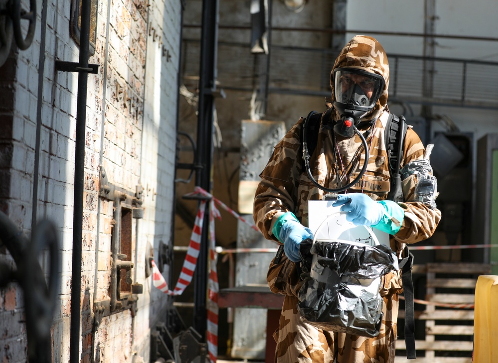 101st Airborne Division (Air Assault) Conducts Live Chemical Agent Training with Slovak Armed Forces
