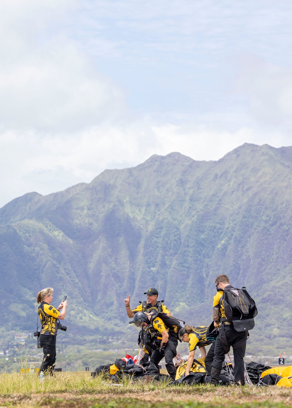 Precision and Power on Display: F-22 Raptor and USSOCOM Para-Commandos at Kaneohe Bay