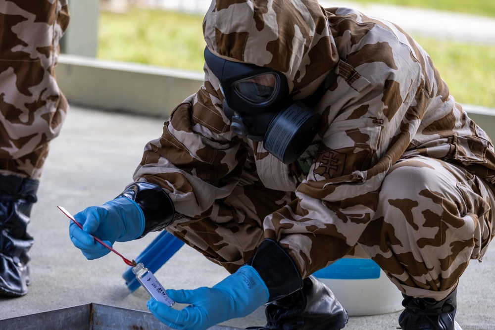 101st Airborne Division (Air Assault) Conducts Live Chemical Agent Training with Slovak Armed Forces