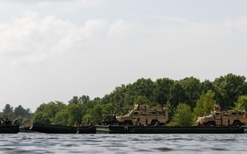 Army Reserves Conduct Hasty Wet Gap Crossing