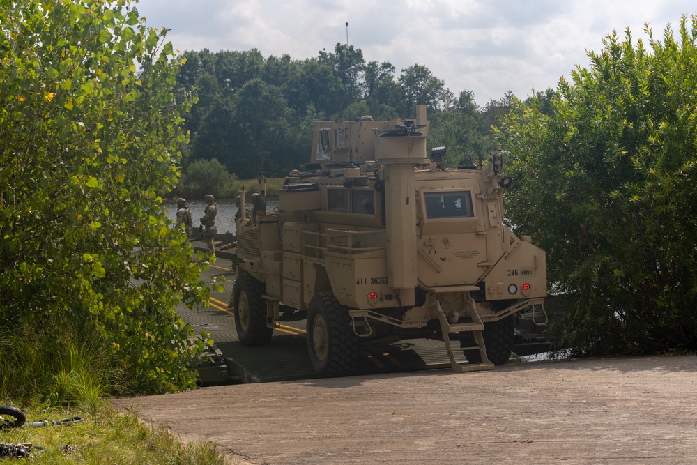 Army Reserves Conduct Hasty Wet Gap Crossing